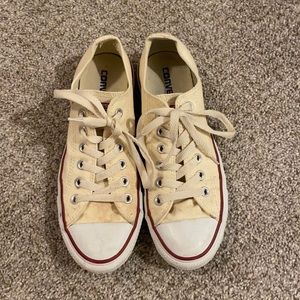 pale yellow low top converse! size W8